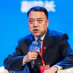     马建新    中国民用航空飞行学院副院长数字时代的大学治理需从传统管理转向开放、协同、敏捷的现代化治理，唯有如此，才能有效支撑教育新形态构建和战略性新兴产业发展。