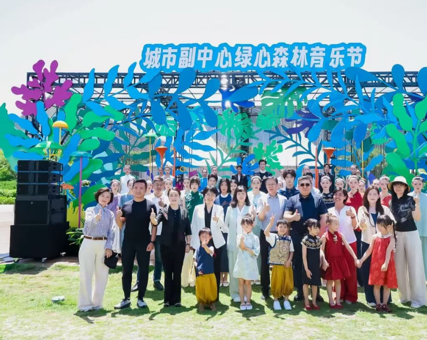 北服校友品牌“誰裁初”新中式大秀驚艷亮相運河畔