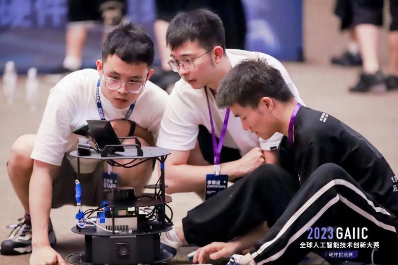 堅持以賽促學、以賽促創，學校在高校大學生計算機競賽指數中排名前3%-6%，等級保持為A-。