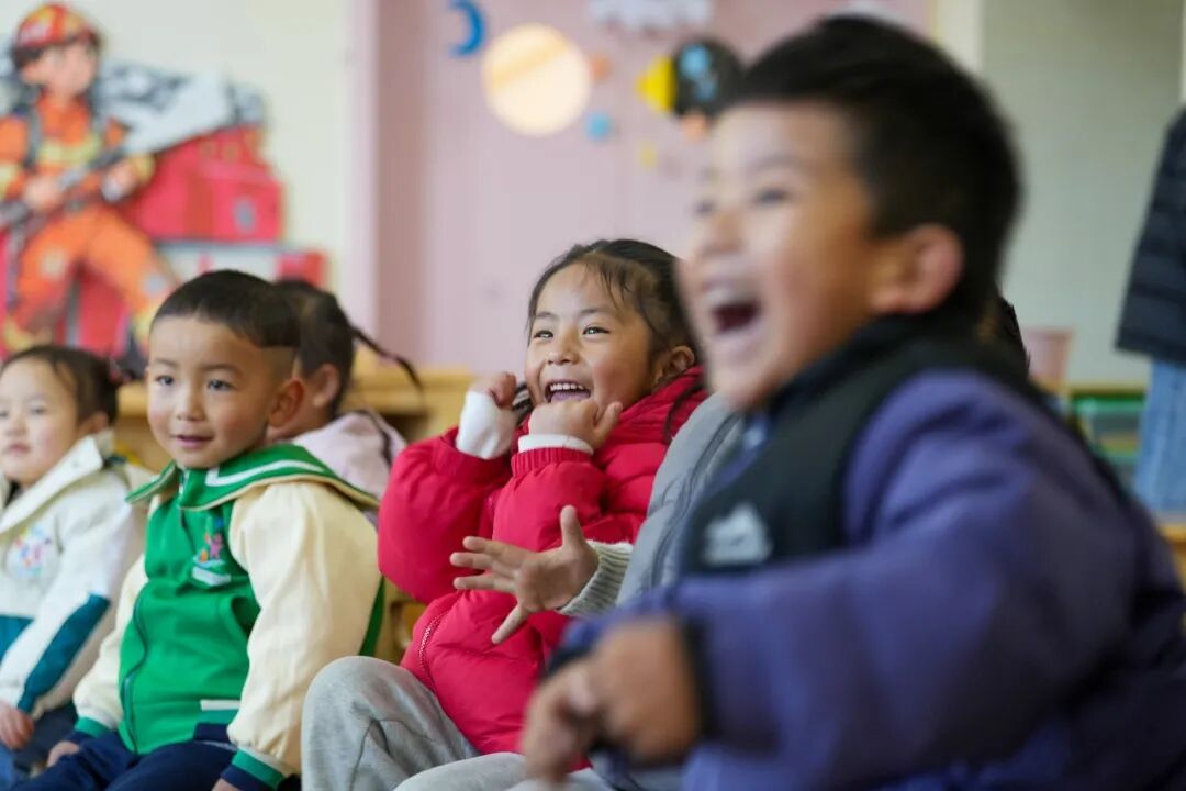 在西藏拉薩市江蘇實驗幼兒園，孩子們在教室裡唱兒歌 晉美多吉 攝