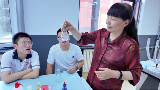 宁夏石嘴山市第三中学教师马翠玲