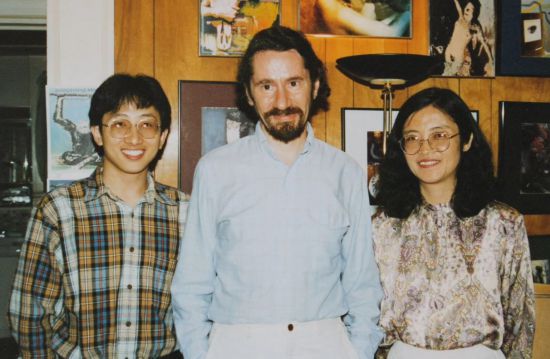 1992年,朱锐(左)赴美国杜兰大学攻读心灵哲学与认知科学,师从心灵哲学和认知科学家Radu Bogdan(中),右为朱锐师姐、北师大教授田平。
