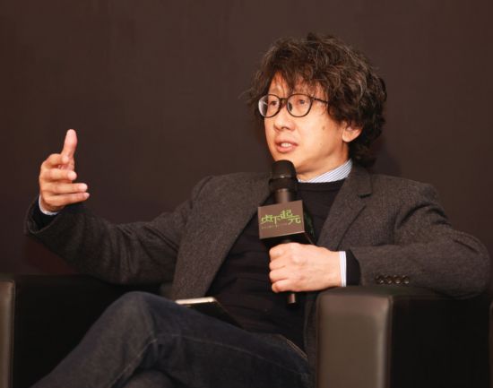 在学术论坛上发言的朱锐。(受访者供图)
