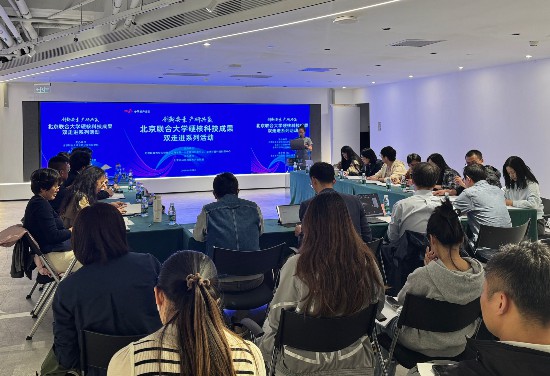 學院主辦硬核科技成果雙走進系列活動，師生科創團隊亮相路演環節。