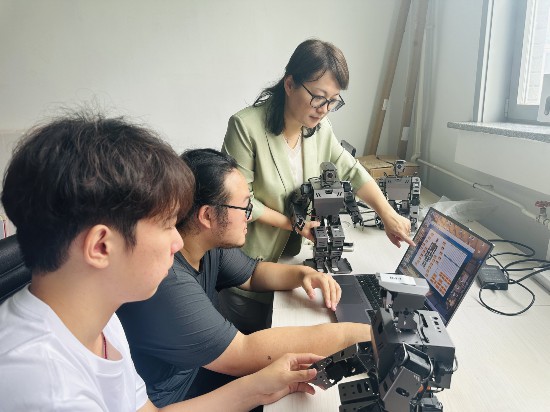 桑海翎老師指導學生作品創作